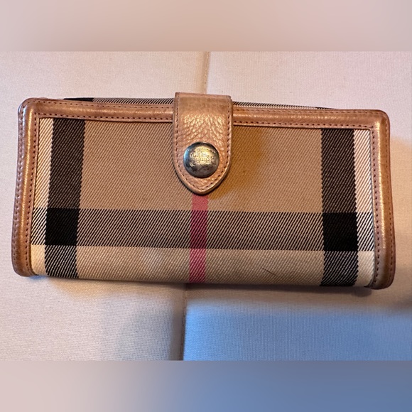 Authentic Burberry brown leather buckle wallet with snap closure. - Picture 2 of 7